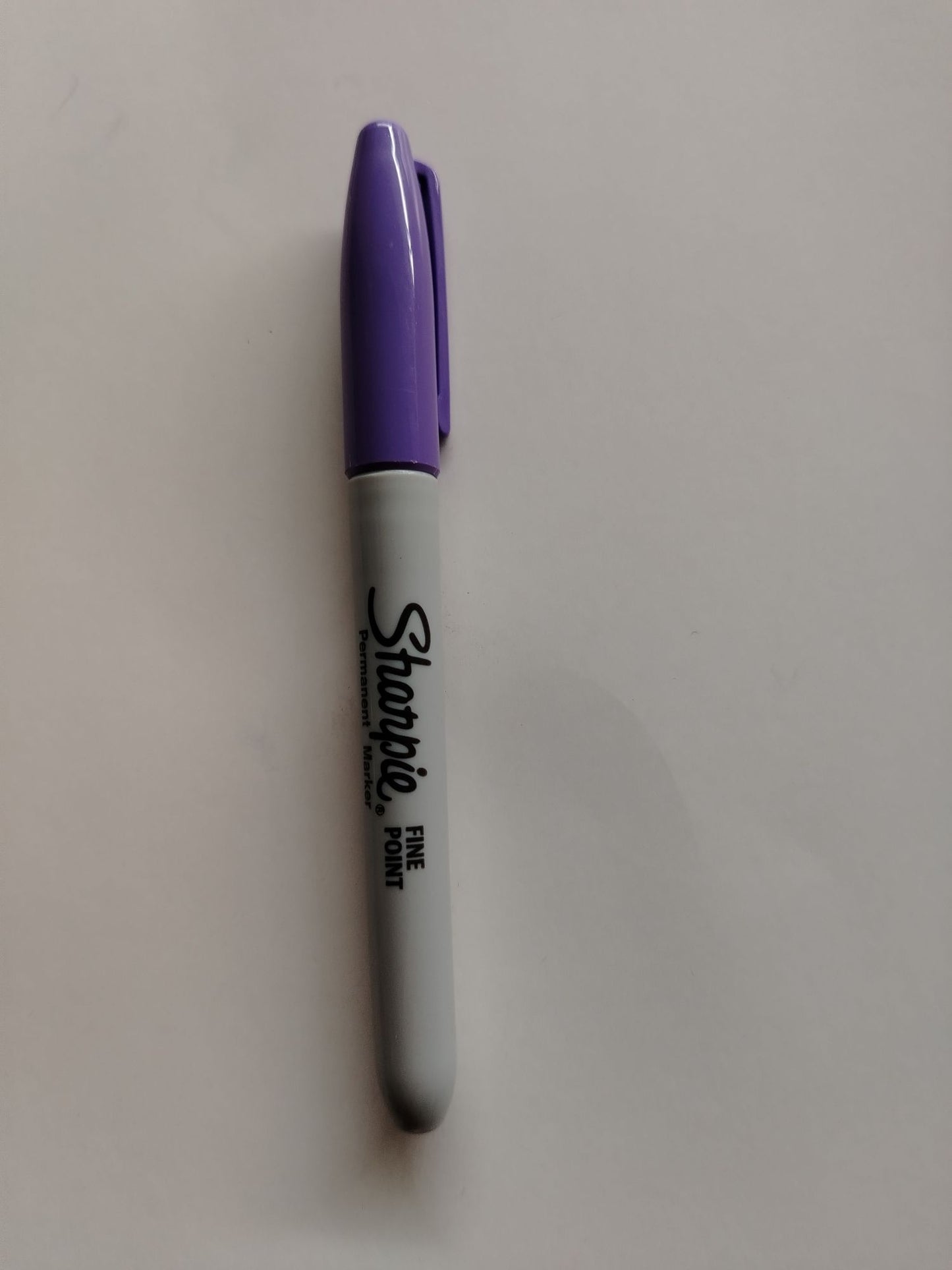 MARCADOR PERMANENTE SHARPIE MORADO DESECHABLE PTA FINA