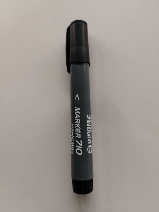 MARCADOR PERMANENTE PELIKAN 710 NEGRO DESECHABLE PTA BISELADA