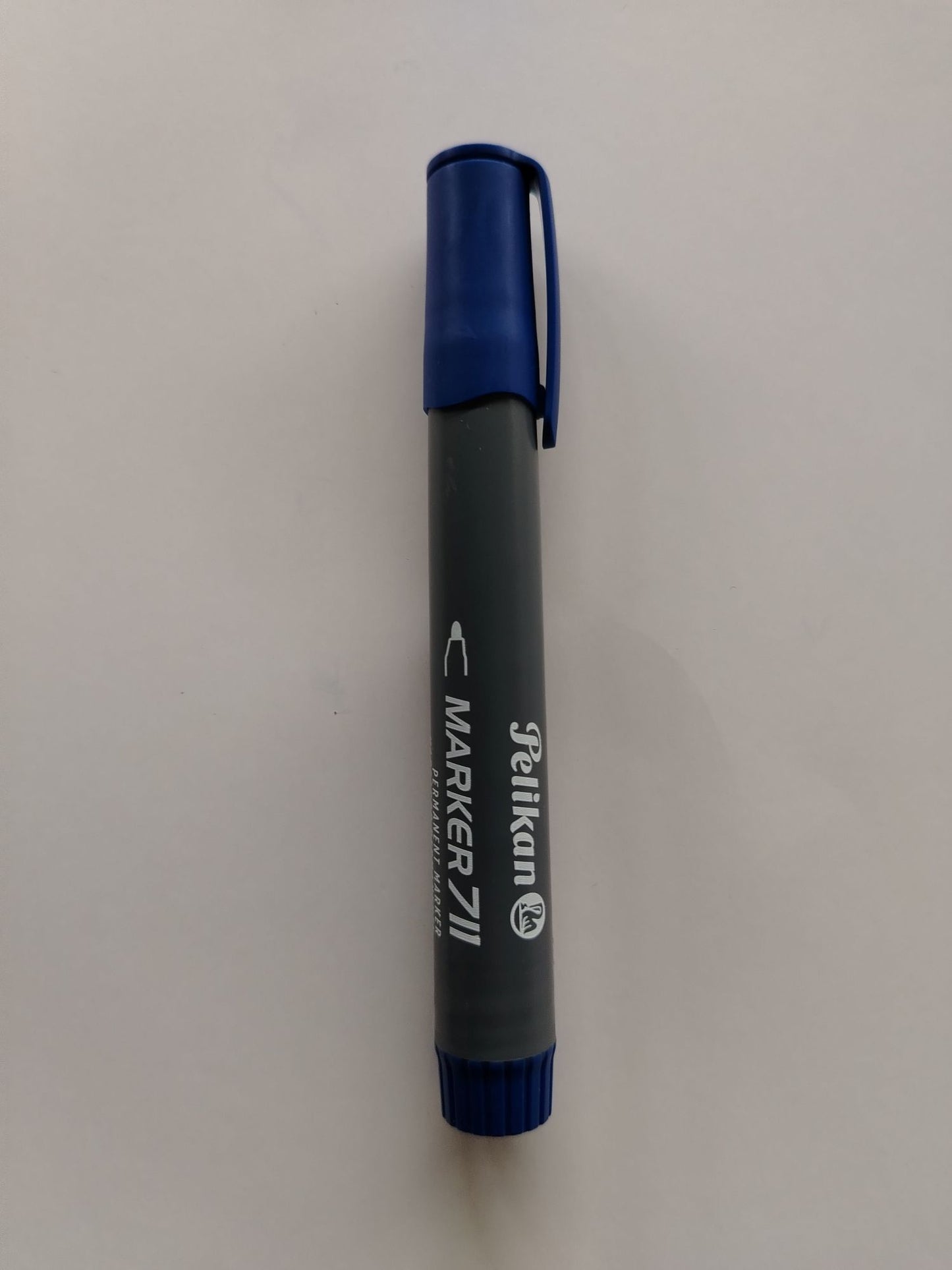 MARCADOR PERMANENTE PELIKAN 711 AZUL DESECHABLE  PTA BALA
